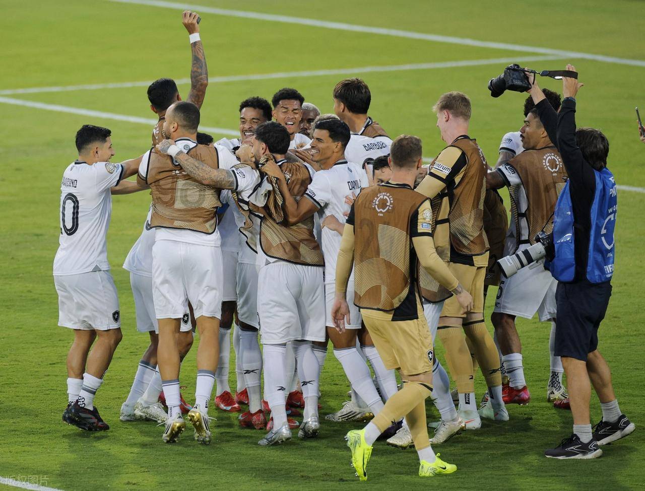 开云体育教练-尤文图斯遭遇曼城逆转，惨失欧冠四强的简单介绍