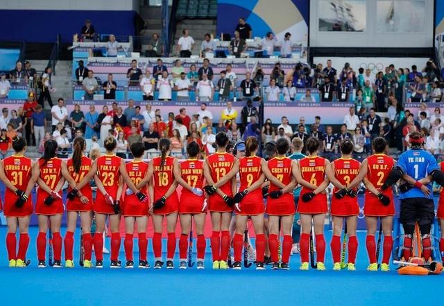 美国女子曲棍球队精准配合，轻松晋级半决赛