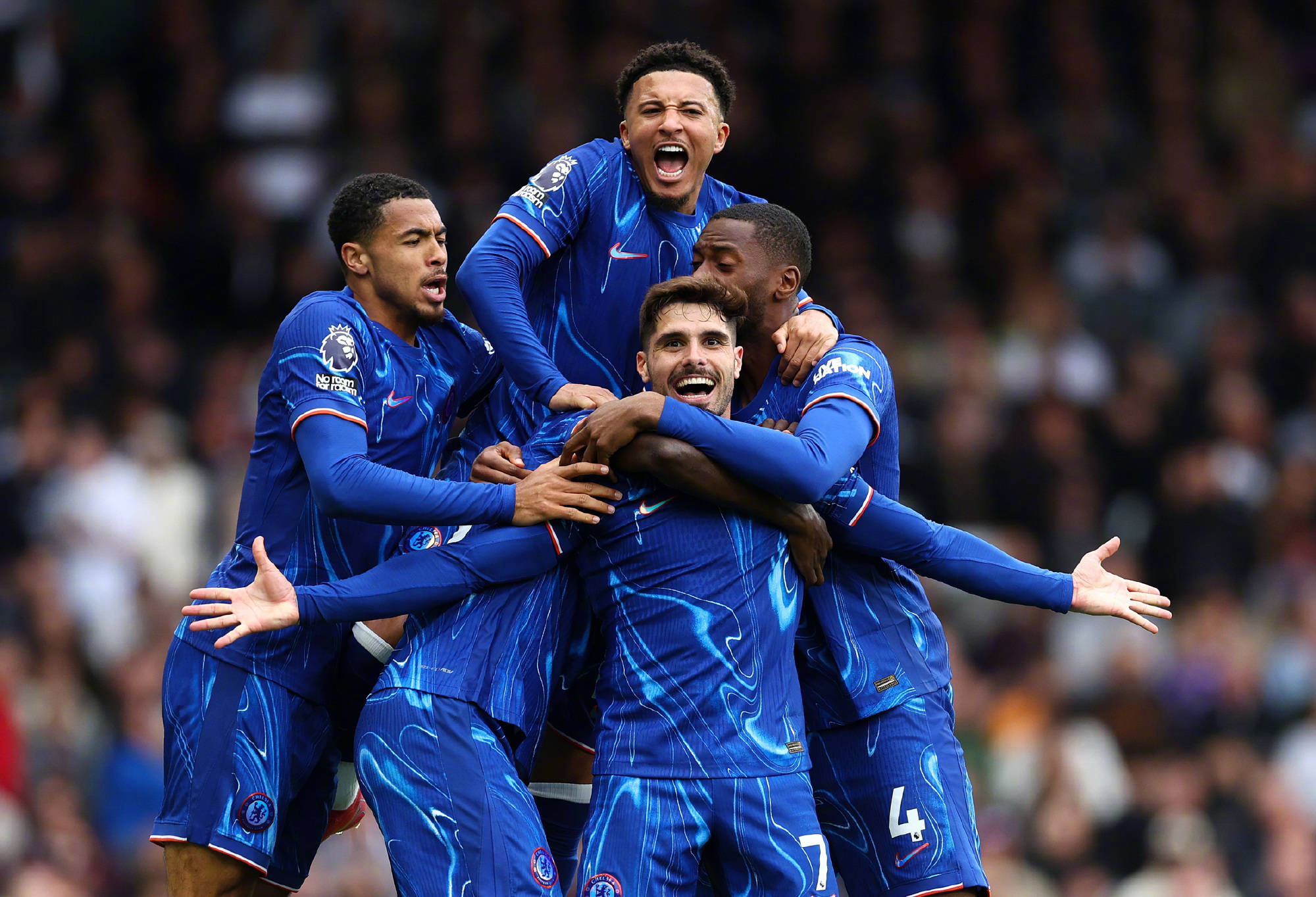 风暴席卷！英超球队全面击败对手的简单介绍