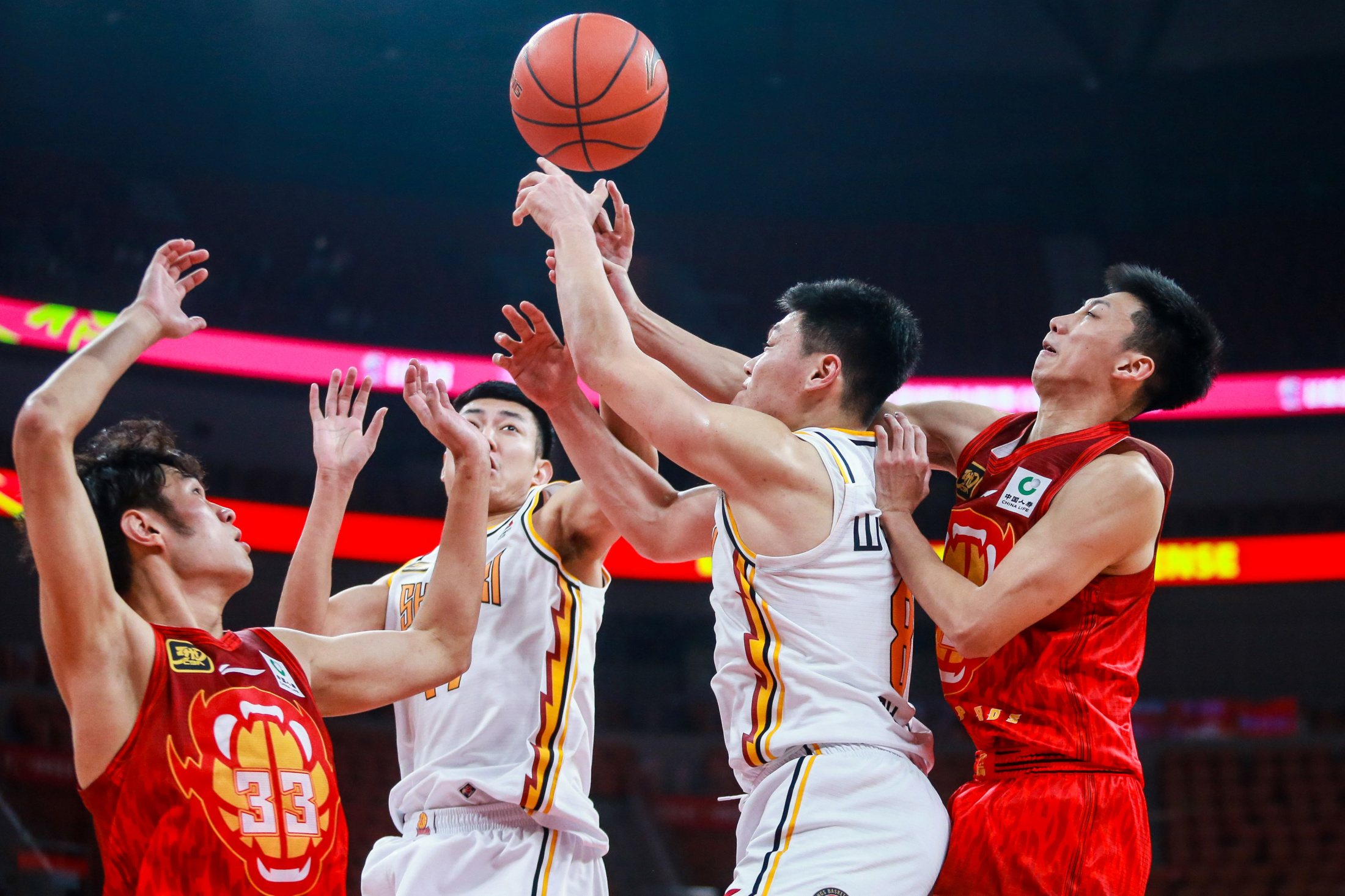 开云体育竞技-男篮联赛再度启动，球队们展现出色表现的简单介绍