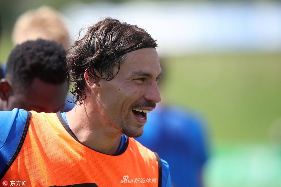 开云体育网页版登录入口-关于沙尔克负伤出战，球队备战艰难的信息